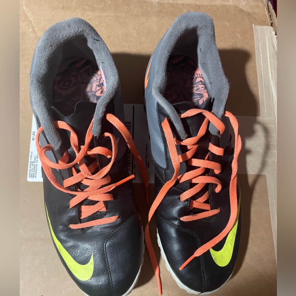 nike tennis shoes